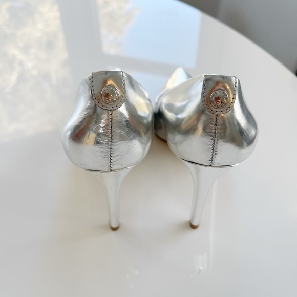 Michael Kors Patent Leather Heels Metallic Silver - 5.5 - Picture 2 of 6